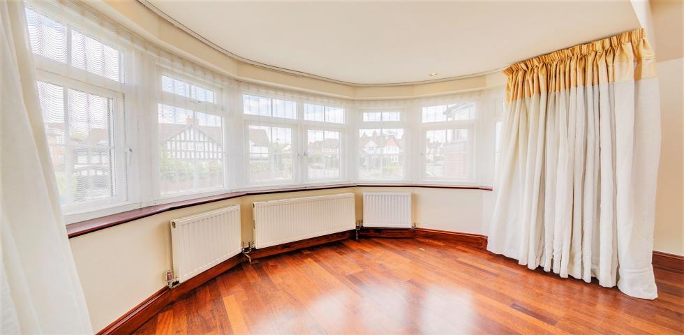 			2 Bedroom, 1 bath, 1 reception Flat			 Park Drive, GOLDERS GREEN